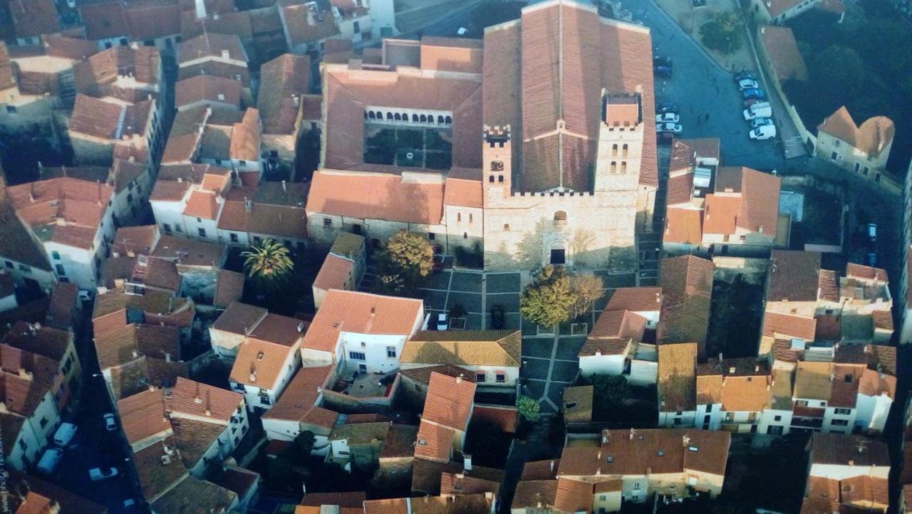 Maison Au Pied De La Cathedrale Elne Εξωτερικό φωτογραφία